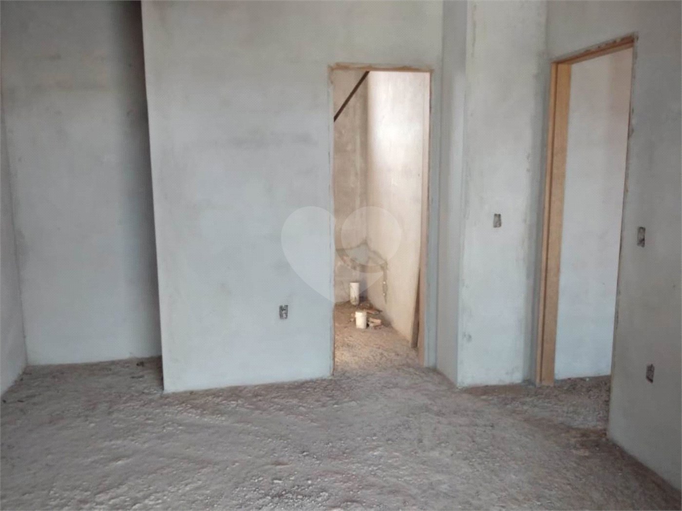 Sobrado em construção no Jardim de Cresci .