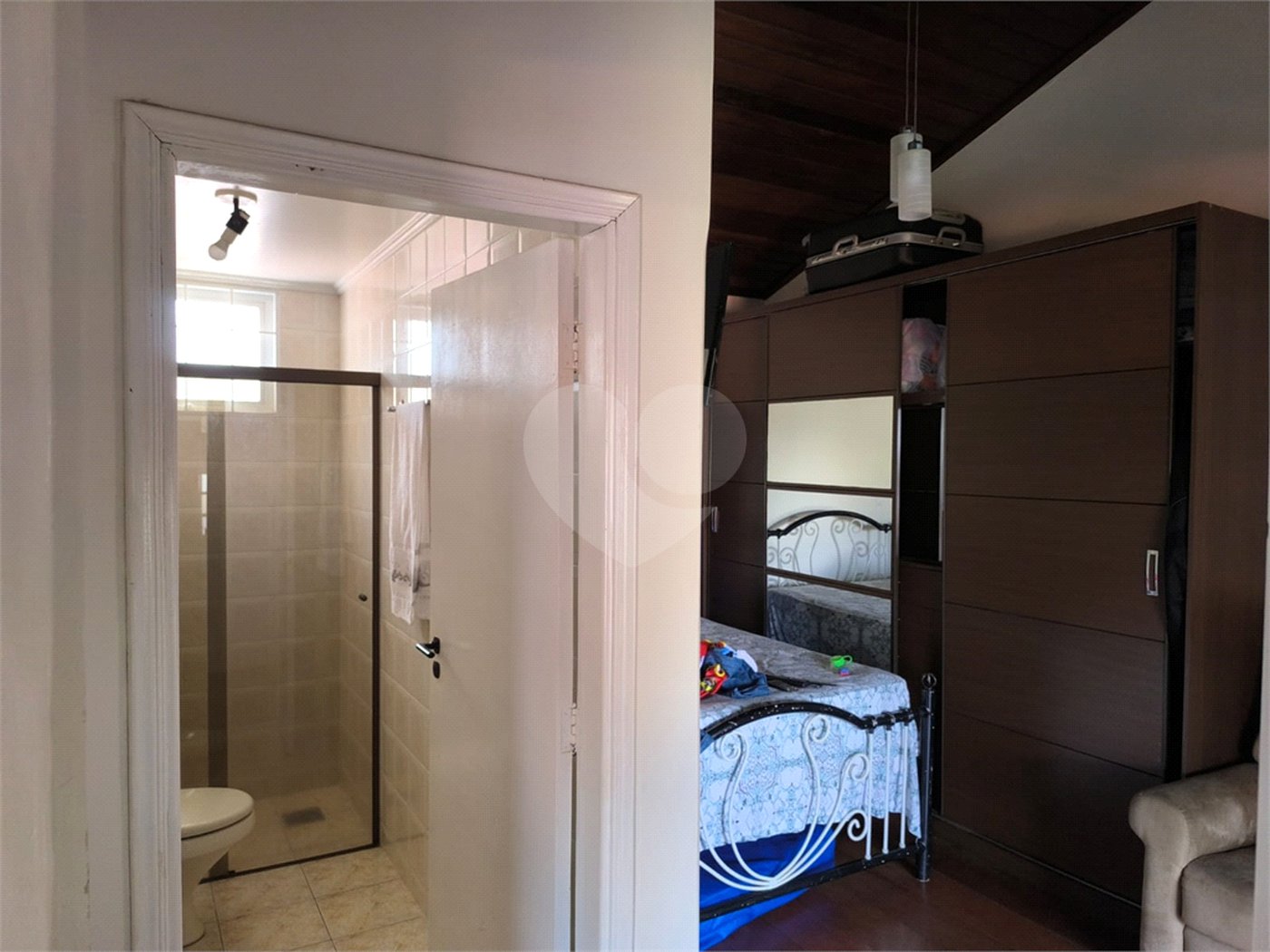 Casa à Venda no Santa Marta com 3 Suítes e Piscina