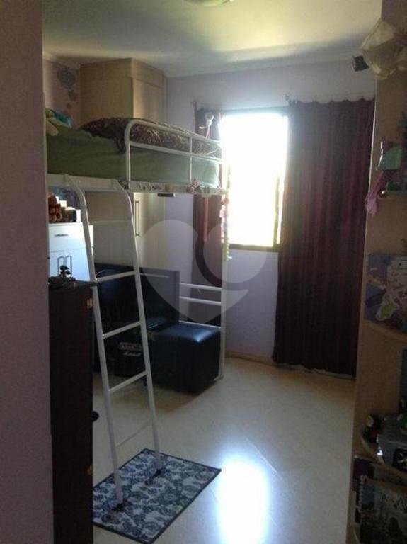 3 quartos, sendo, 2 suítes e 4 vagas de garagem
