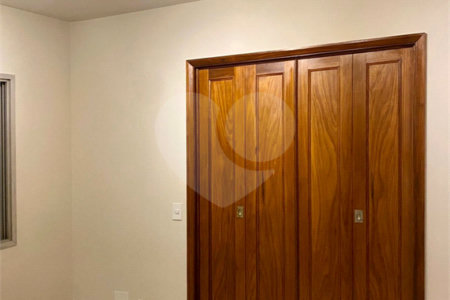 Apartamento 1 Dormitório à Venda na Rua Frei Caneca