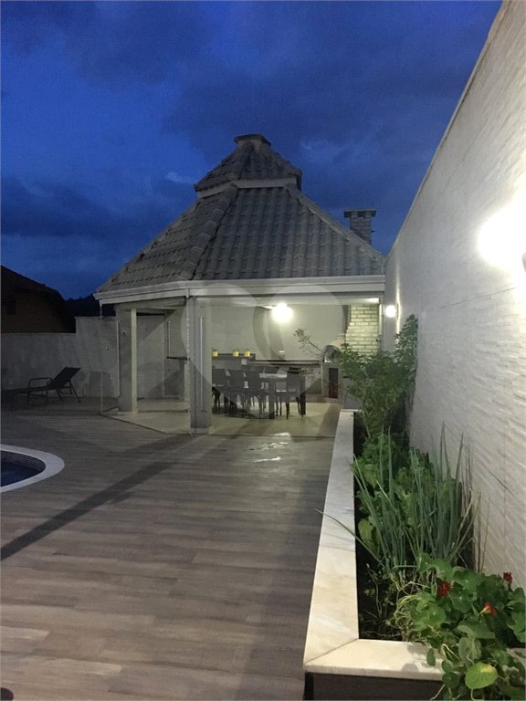Sobrado à venda ou para alugar com 3 suítes em Villaggio Capríccio, Louveira, SP