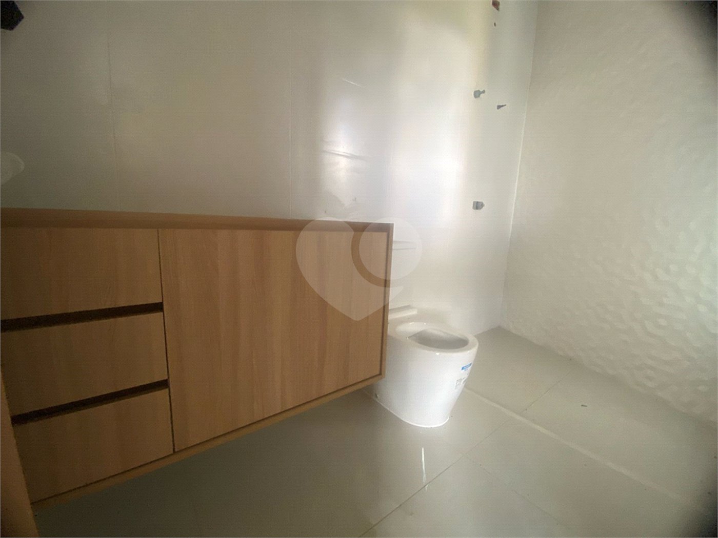 Casa à Venda no Condomínio Damha III