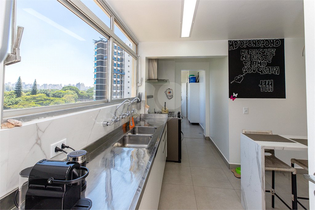 Apartamento para venda em Moema com 185m², 3 dormitórios sendo 1 suíte e 1 vaga