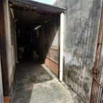 Terreno com 308 m² e excelente potencial, ideal para moradia, renda ou investimento. Possui duas casas no terreno e 3 vagas de garagem