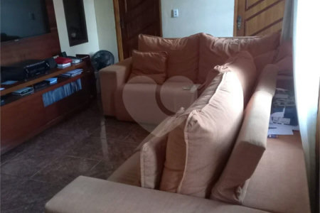 Casa com 260m² , 3 pavimentos , 6 dormitórios , 1 suíte , 3 vagas , a venda no Itaim Paulista.