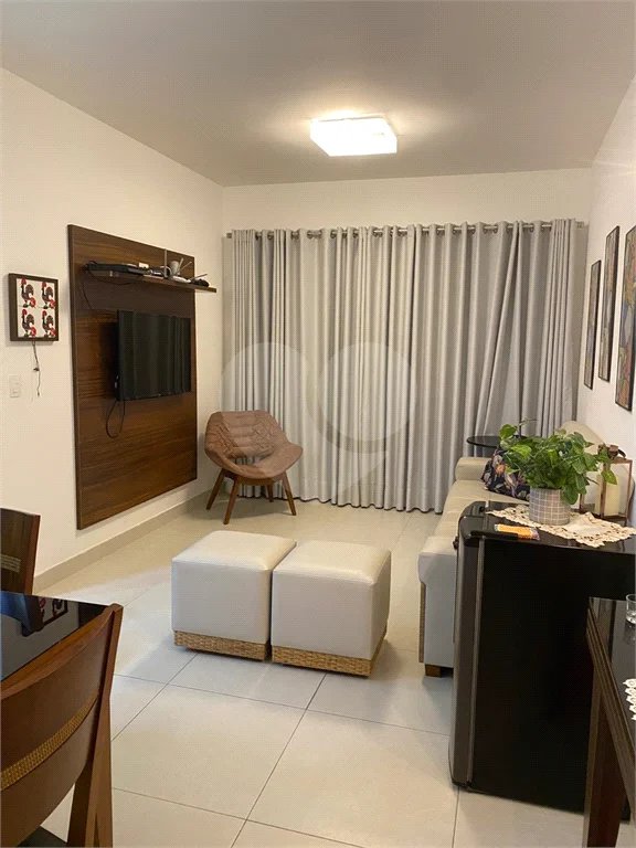 Apartamento à venda com 2 quartos, sendo 1 suíte,  em Riviera de São Lourenço, Bertioga, SP