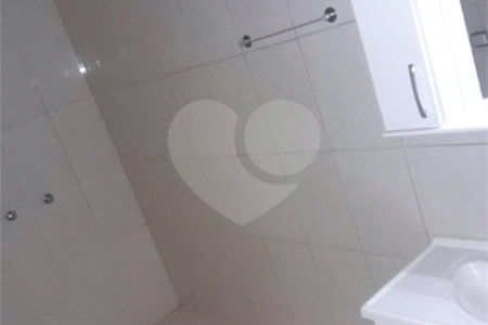 Casa térrea com 2 dormitórios.