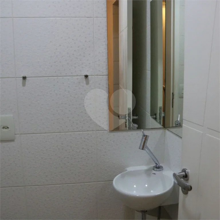 Apto na Mooca de 76m², com 2 dorms, 1 vaga, 1 suíte. Estuda permuta.