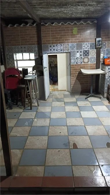 IMÓVEL COM SOBRADO + OUTRA CASA NO TERRENO, ÓTIMA PARA RENDA OU FAMÍLIA GRANDE