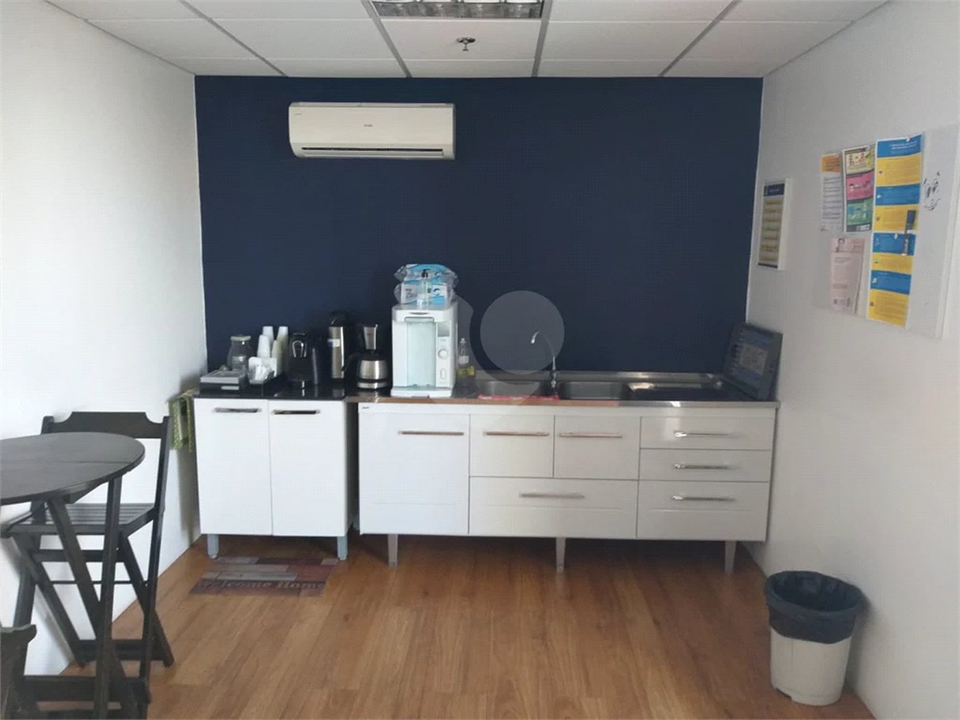 Conjunto comercial duplex à venda na Aclimação. Andar inteiro, puro charme!