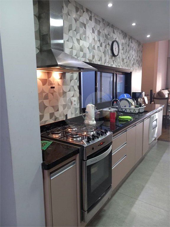 Sobrado à venda com 5 quartos, sendo 3 suítes, em Residencial Jatobás, Louveira, SP