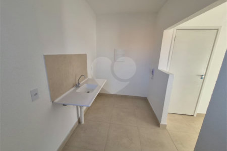 Indaiatuba - Sp - Vila Vic Florença - R$ 290.000,00 - Apartamento de 48m²,, no andar de cima, dois quartos, um banheiro, cozinha e sala, uma vaga de garagem. Condomínio fechado. Apartamento está do jeito que foi entregue . Area de lazer no condominio - Área do condomínio: Churrasqueira
