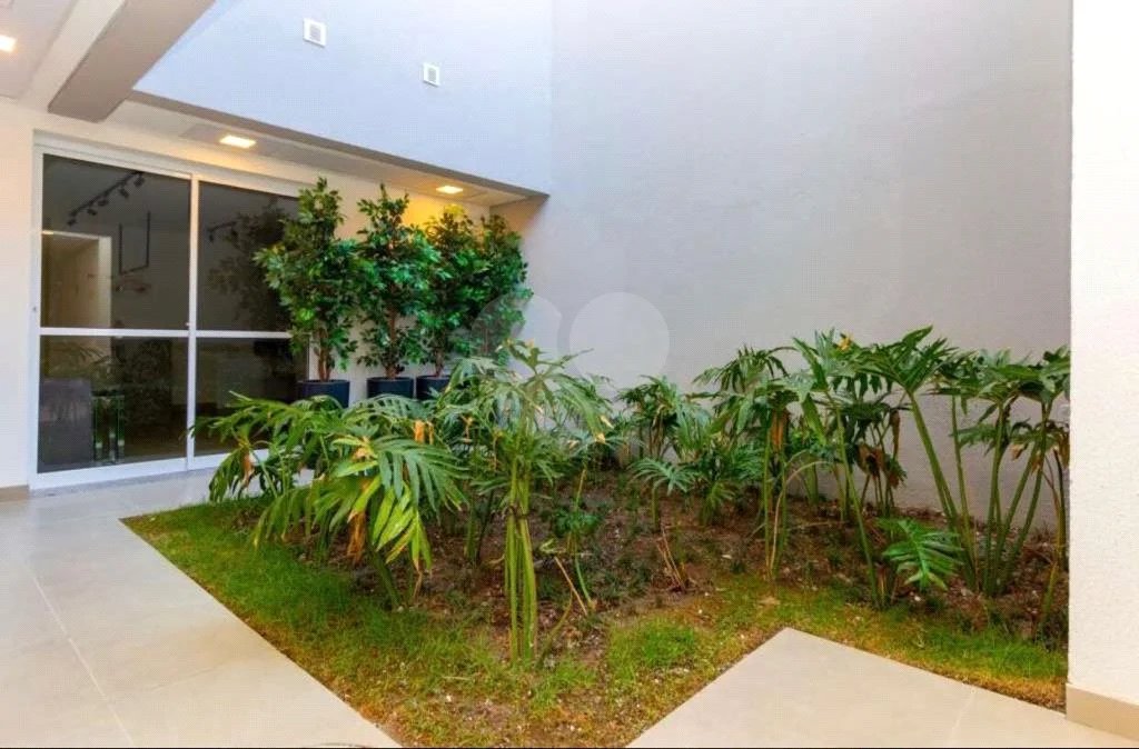 Apartamento mobiliado, novo, com 38m útil, ótima localização REF:903711