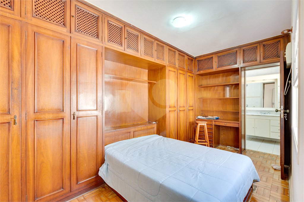 Sobrado à venda com 4 quartos, sendo 1 suíte, em Vila Mascote, São Paulo, SP