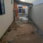 Casa térrea com 2 dormitórios.