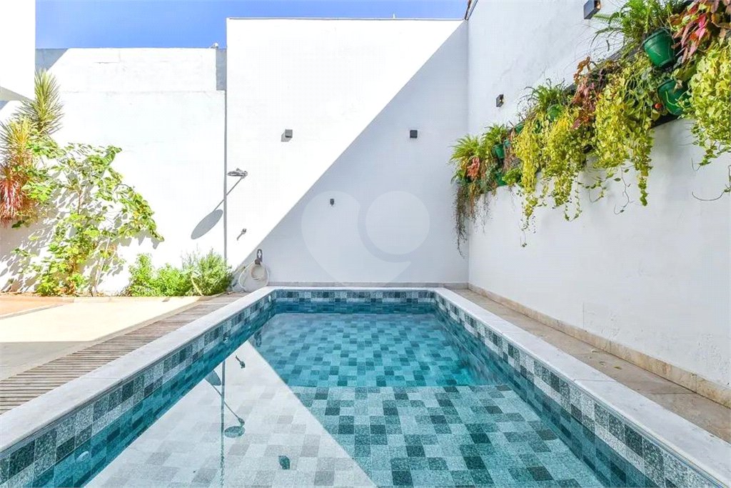 Sobrado à venda com 4 quartos, sendo 1 suíte, em Vila Cruzeiro, São Paulo, SP
