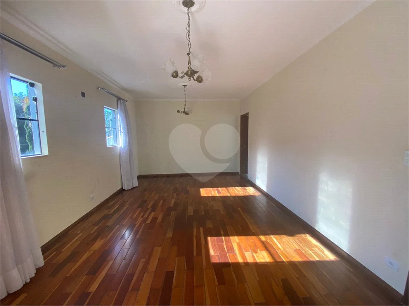 Sobrado com 3 quartos 1 suíte e 6 vagas de garagem no Jardim Guapira