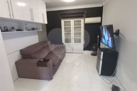 Apartamento à venda no bairro Bela Vista.