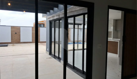 Casa à venda com 3 quartos, sendo 2 suítes, no condomínio Brisas Jundiaí, Jundiaí - SP