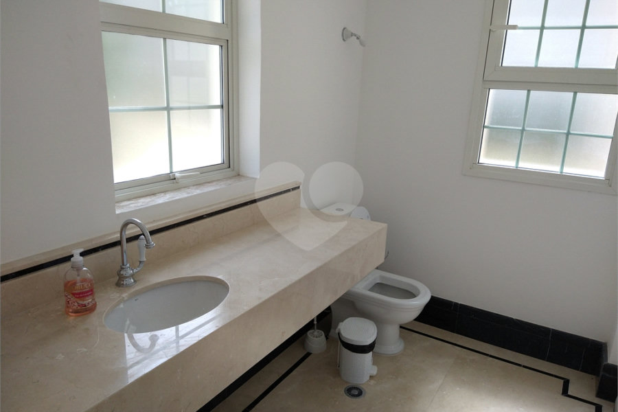 Condomínio de casas de alto padrão em estilo Neoclássico Francês