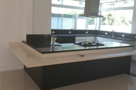 Casa à venda ou para alugar com 4 suítes em Chácaras São Carlos, Cotia, SP