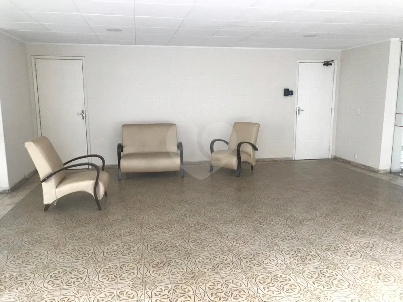 Espaço e Segurança no Bom Retiro: Apartamento de 100 m² com Infraestrutura Completa