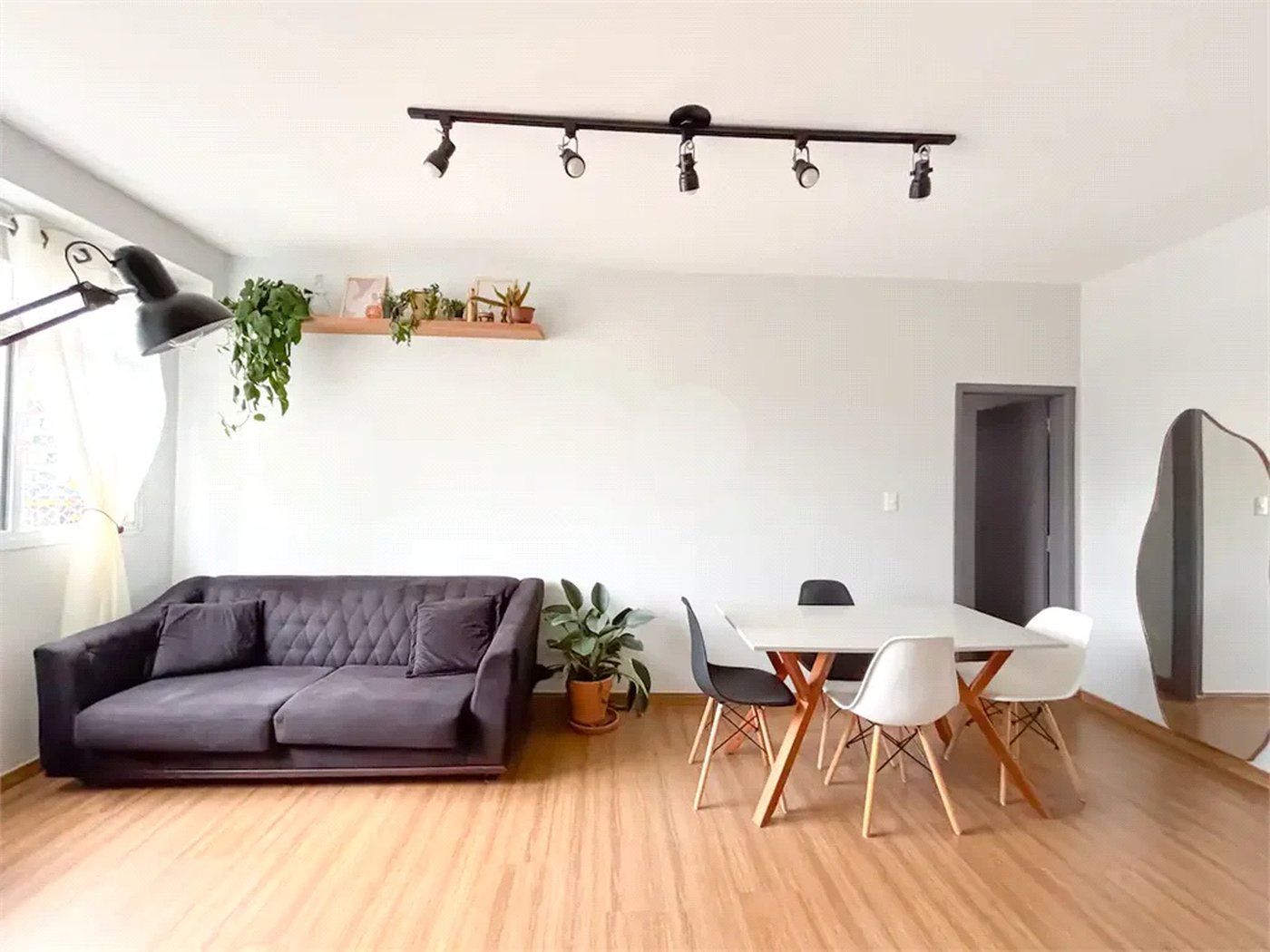Apartamento de 80m² a venda e locação em Moema - 02 dorm, 02 Banheiros 01 Vaga