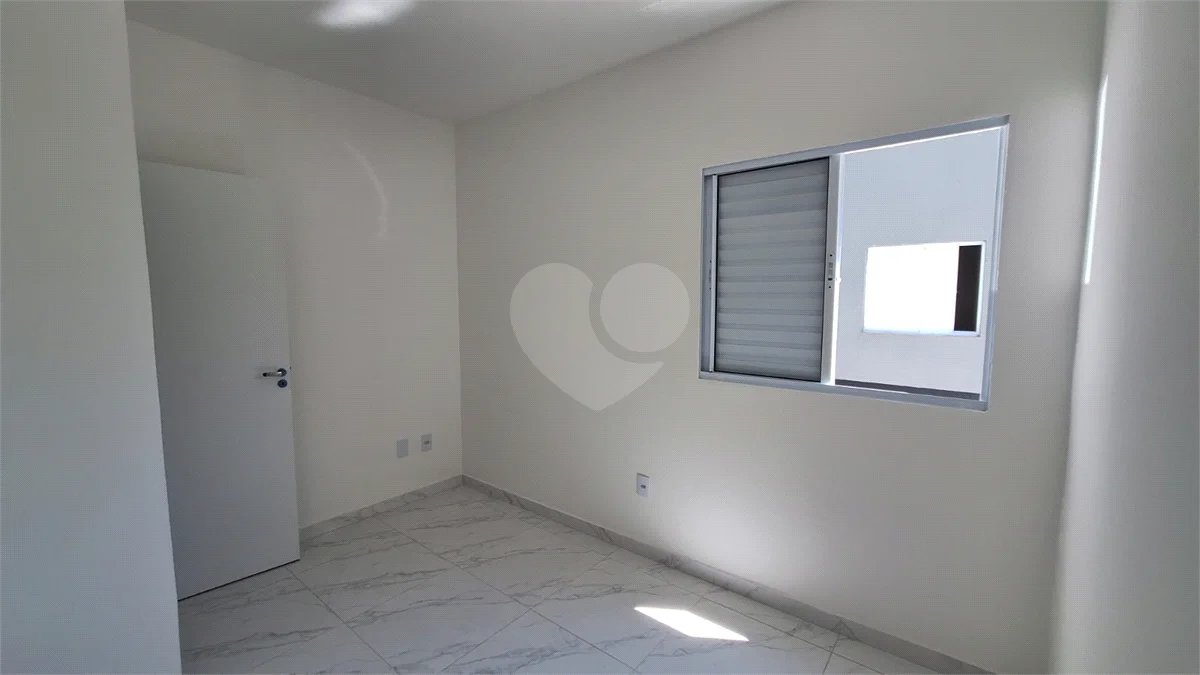 RESIDENCIAL TORRES NOBRES Apartamento com ótima distribuição e praticidade: 2 quartos 1 banheiro 1Sala Cozinha Área de serviço 1 vaga de garagem RESIDENCIAL TORRES NOBES