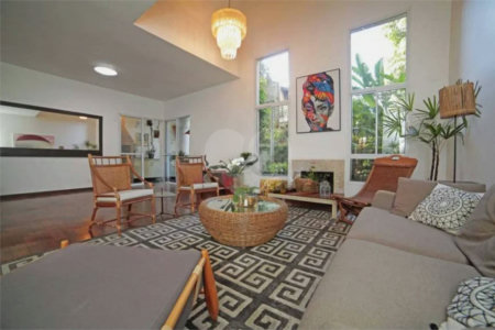 Casa à venda ou para alugar com 5 quartos, sendo 3 suítes, no condomínio Villa Florida, São Paulo - SP