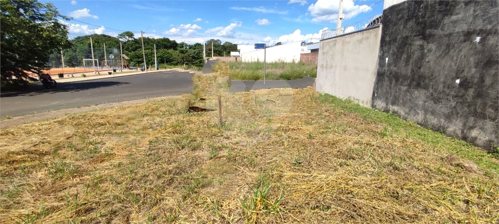 Terreno à Venda em São Carlos, no bairro Parque dos Flamboyants
