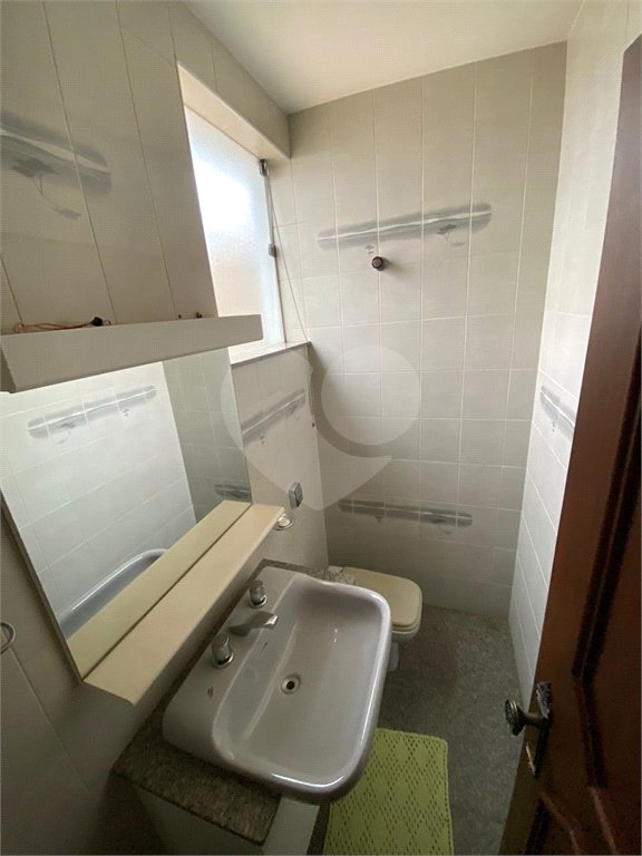 Casa Térrea com 3 suítes, sendo 1 suíte master.