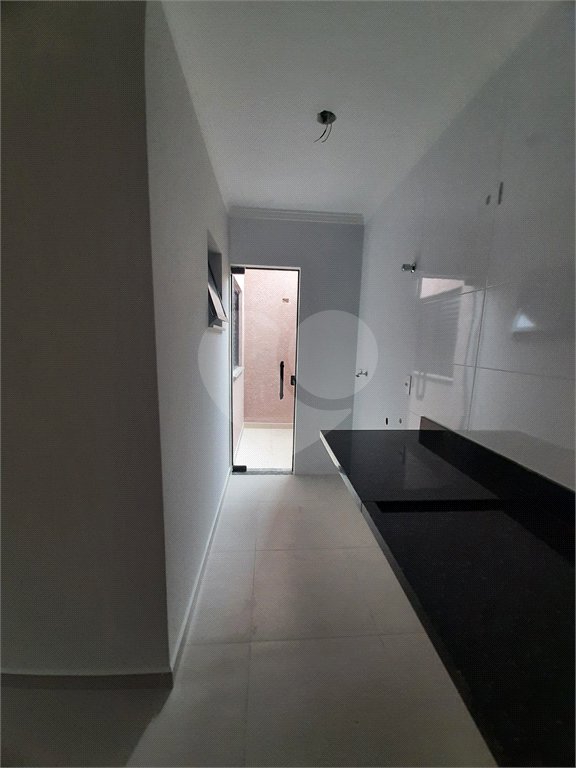 Apartamento com 37m2, 2 quartos, banheiro, sala, cozinha, quintal e SEM vaga de garagem
