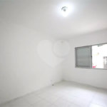 Casa à venda no Campo Belo de 200 metros quadrados, com 3 casas no terreno.