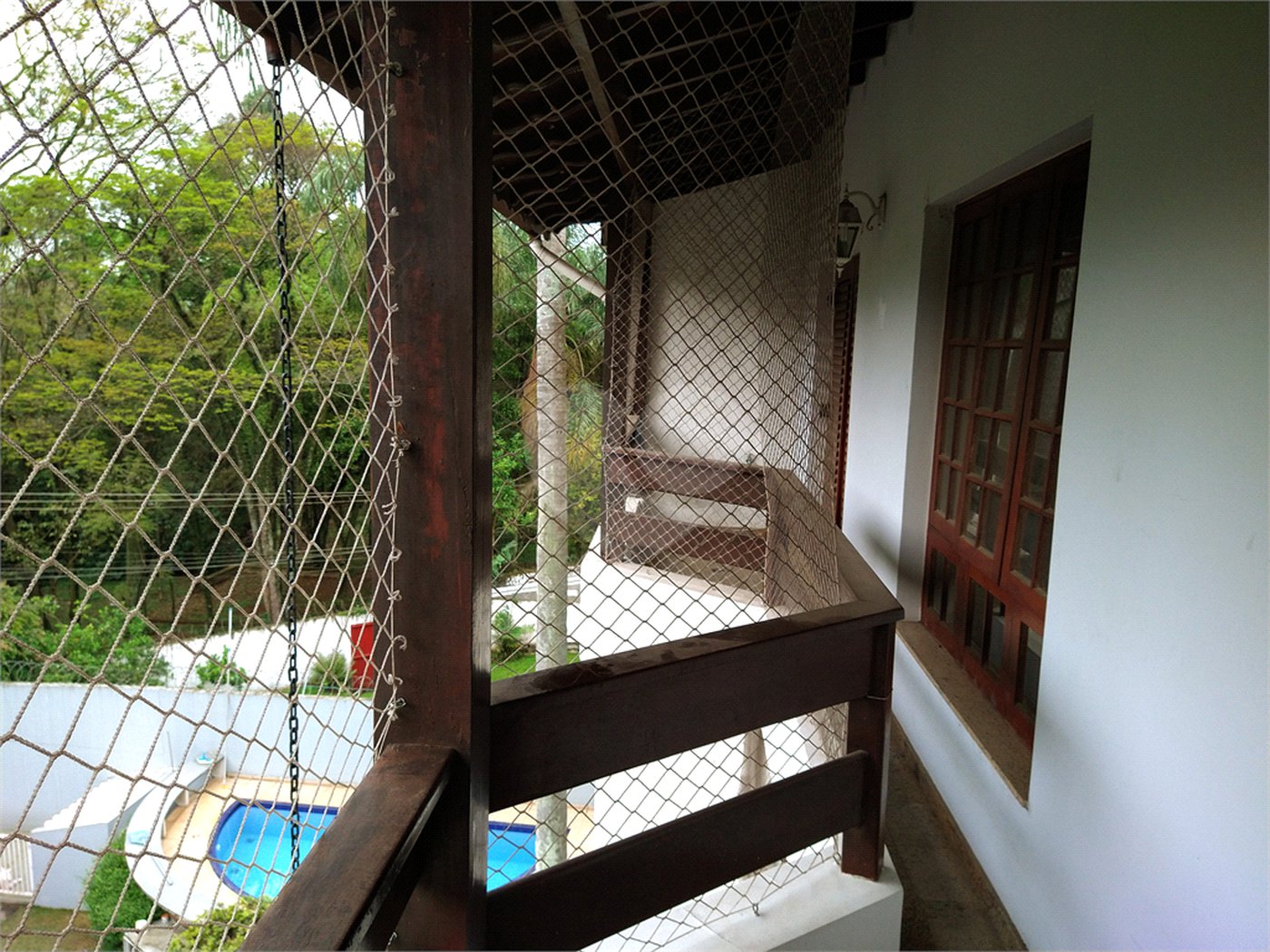 SOBRADO DE 426,0 M² COM 04 SUITES, SALÃO DE FESTAS, 06 VAGAS,06 BANHEIROS E PISCINA PARA LOCAÇÃO OU VENDA NO BARRO BRANCO