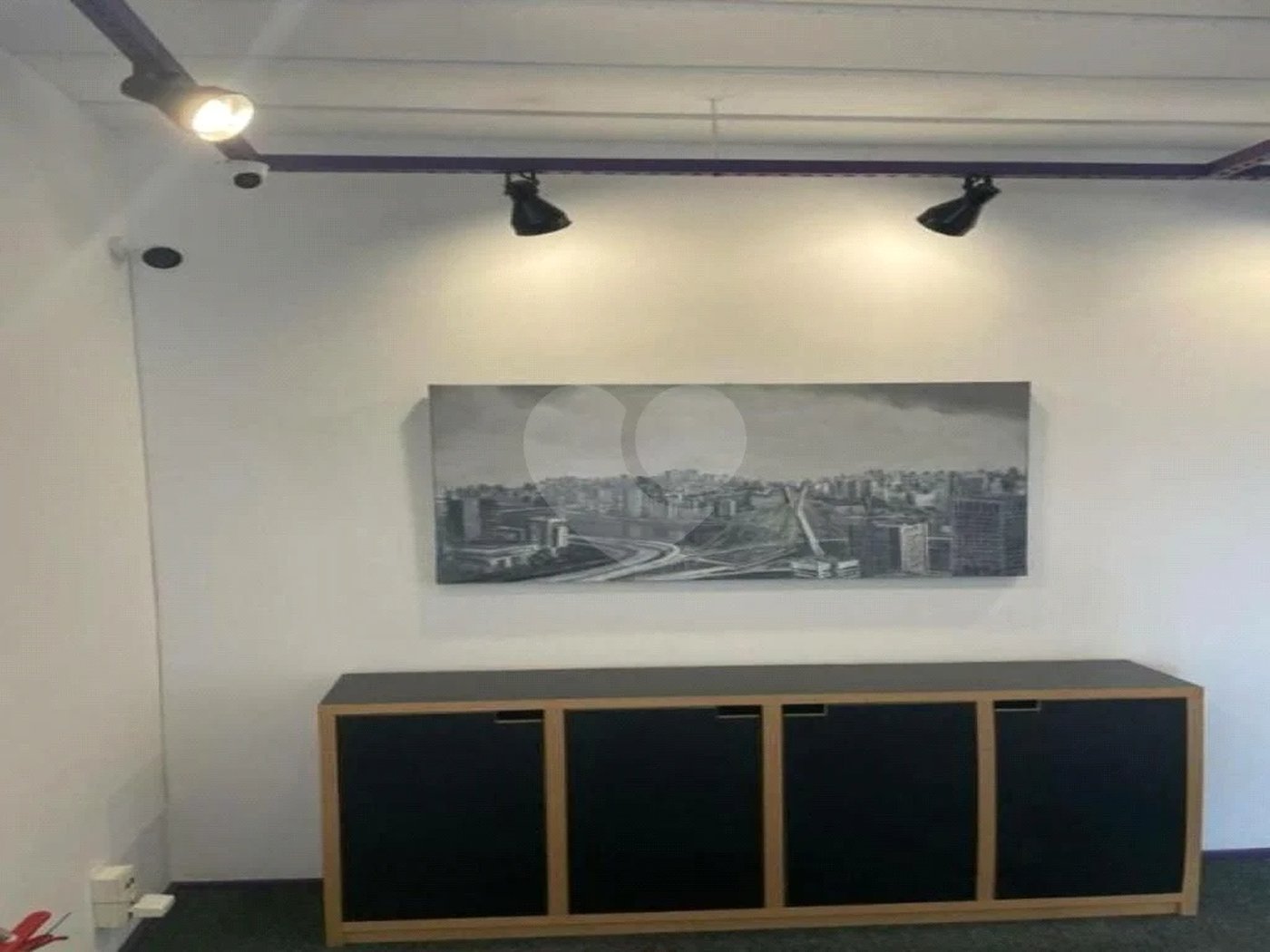 Sala comercial na Berrini, venha conhecer.