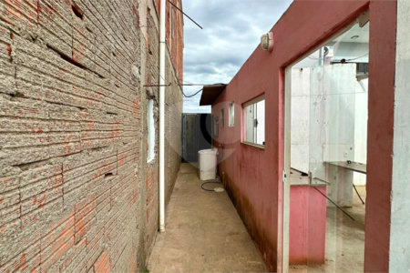 Sobrado a venda com 3 dormitorios sendo 1 suite com closet e varanda no bairro Arcoville