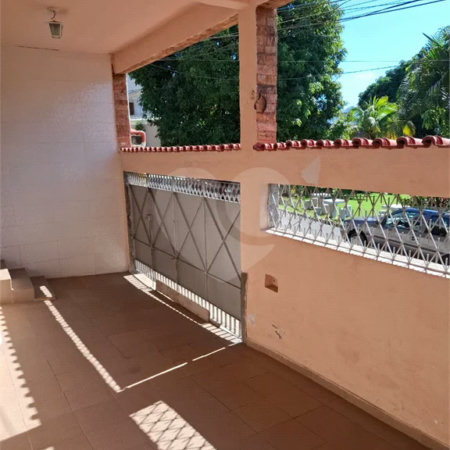 Ó TIMO CASA COM 3 QUARTOS E TERRAÇO EM CONTOMINIO FECHADO