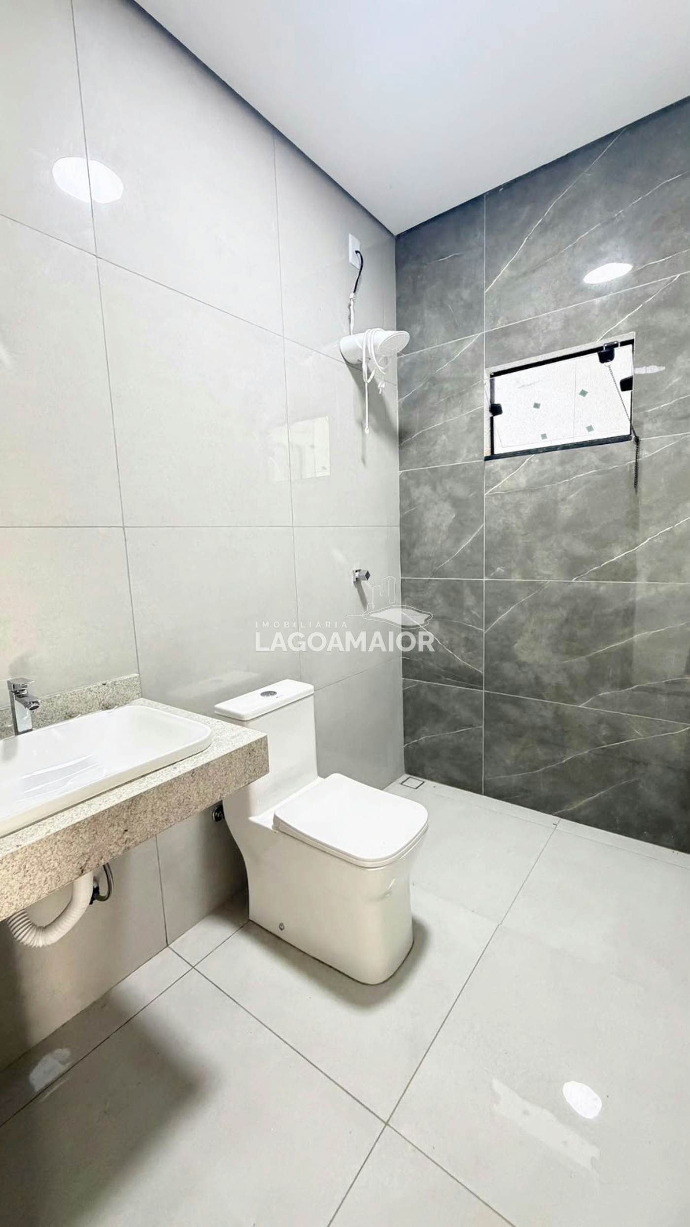 Casa para alugar com 2 quartos, sendo 1 suíte, em Nova Tres Lagoas, Três Lagoas - MS