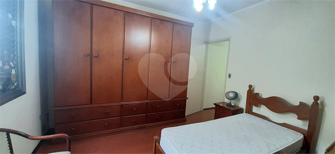 Sobrado amplo com 3 quartos, suíte e quintal para venda no Tremembé !!!