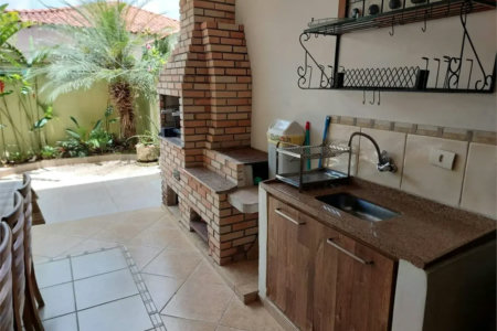 Sobrado à venda 3 quartos, suíte, espaço gourmet com churrasqueira próximo ao Metro Vl Sônia