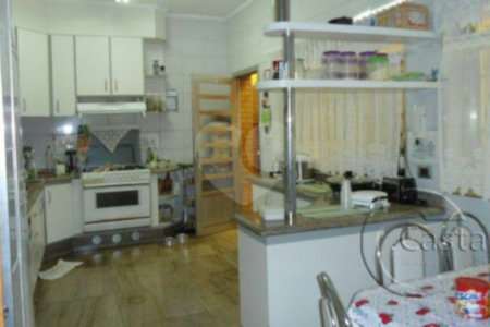Casa térrea com salas comerciais em anexo à venda na região da Moóca