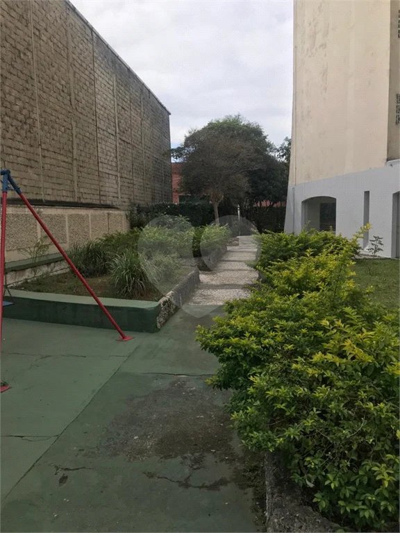 Espaço e Segurança no Bom Retiro: Apartamento de 100 m² com Infraestrutura Completa