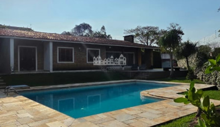 Casa à venda com 4 quartos, sendo 2 suítes,  em Vila Petrópolis, Atibaia, SP