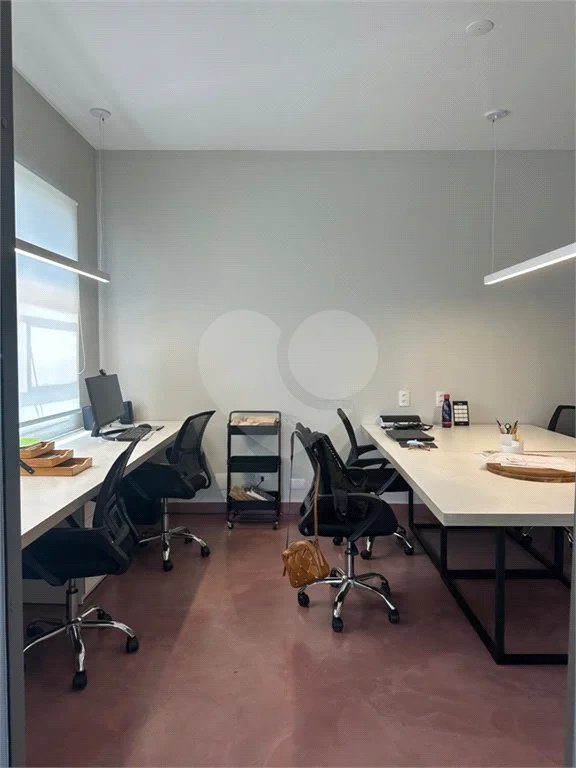 Sala comercial para venda ou locação na Avenida Paulista. 68m2