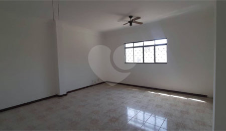 Casa à venda com 3 quartos, sendo 1 suíte,  em Parque Residencial Maria Stella Faga, São Carlos, SP