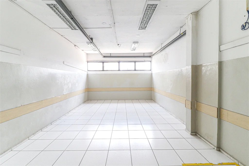 Prédio comercial à venda na Rua Coronel Camisão, 3593 m2 área útil, 1137m2 terreno, 33 salas, 10 vagas
