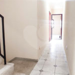 Casa com 180m², 3 dormitórios, 1 vaga, à venda na Vila Scarpelli em Santo André.