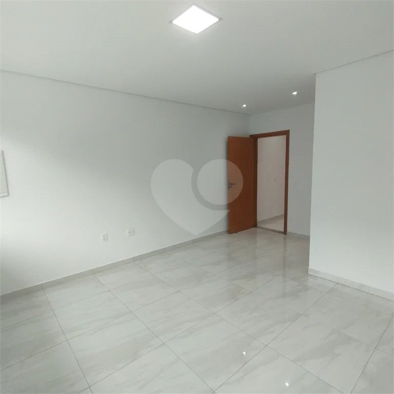Sobrado à venda, 3 suítes, garagem, a 300 m do metrô Vila Matilde