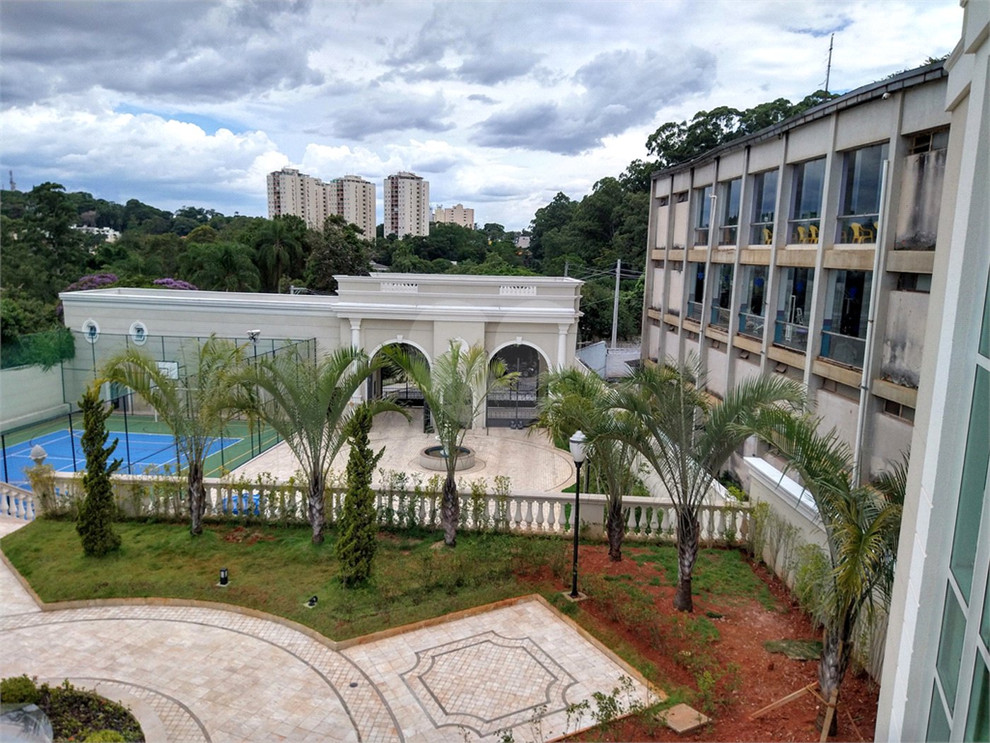 Condomínio de casas de alto padrão em estilo Neoclássico Francês
