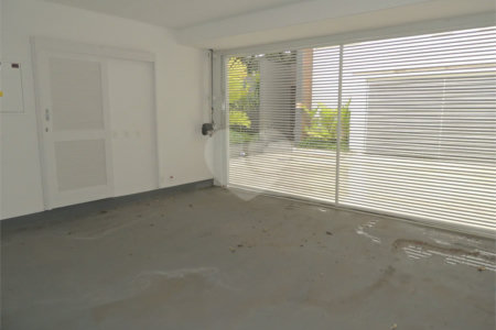 Casa à venda com 3 suítes no condomínio Jardim Flora, São Paulo - SP